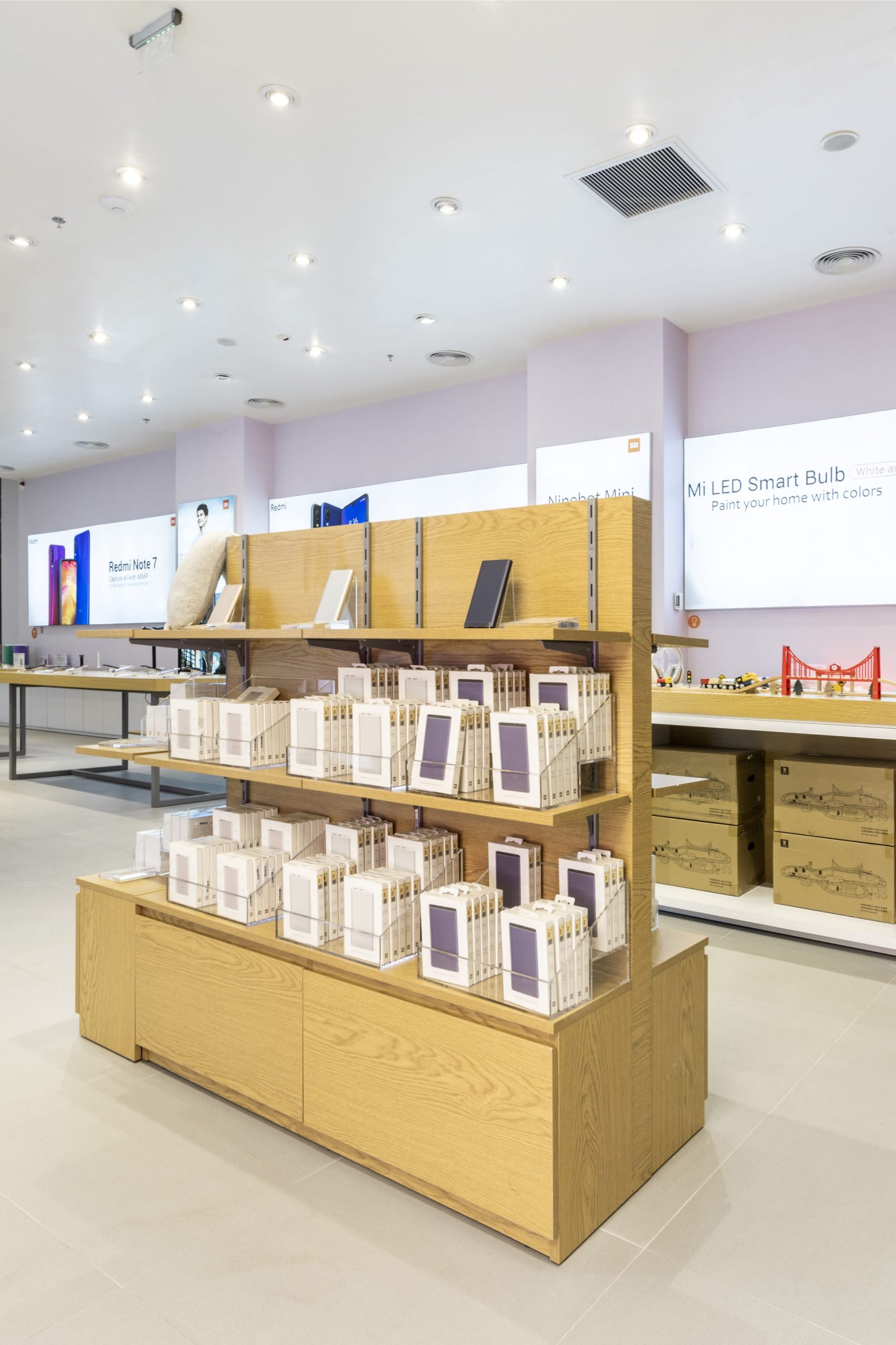 AB+Partners design de interior in stil minimalist pentru magazinul Xiaomi