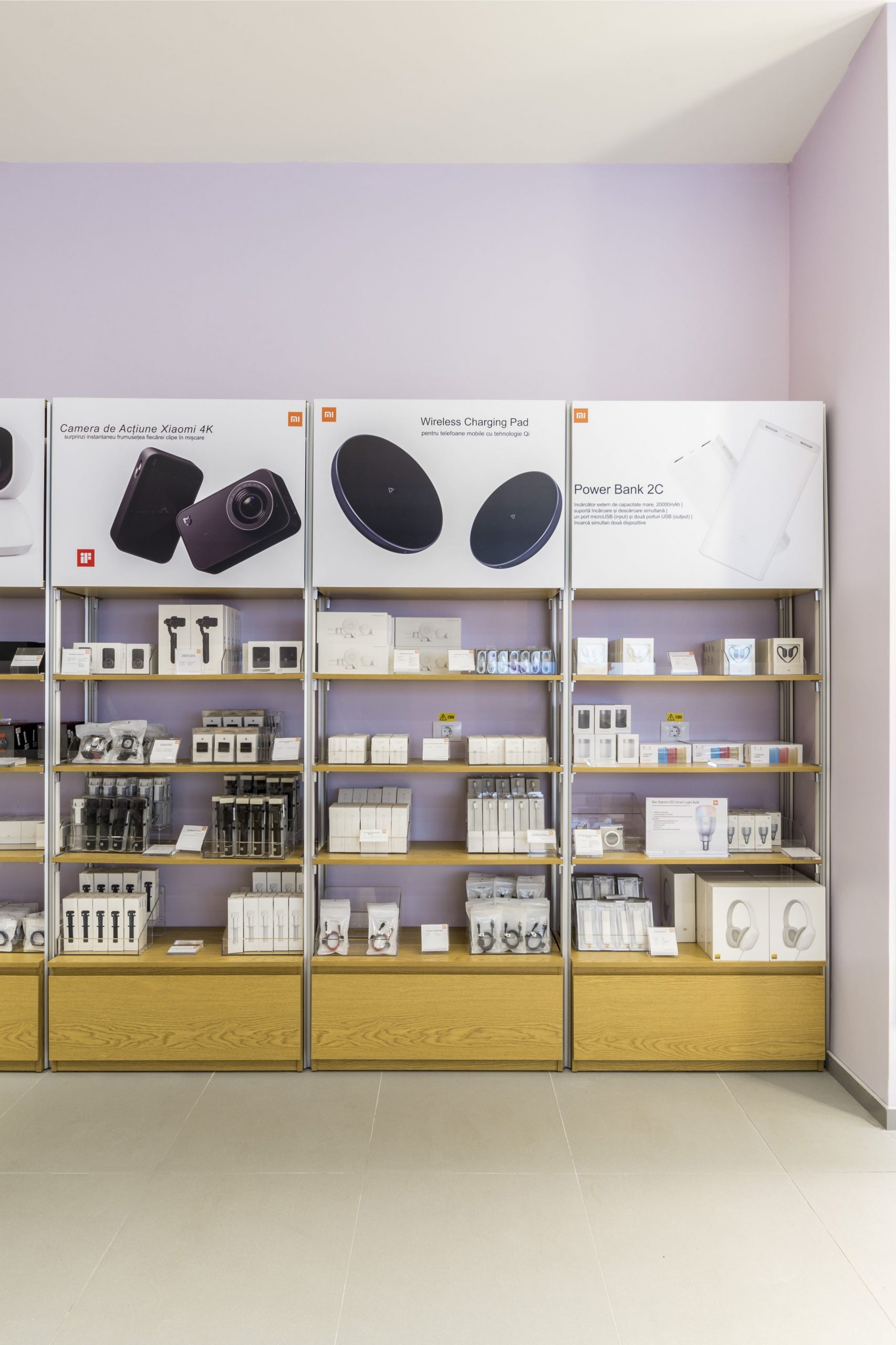 AB+Partners amenjare de interior in stil minimalist pentru magazinul Xiaomi